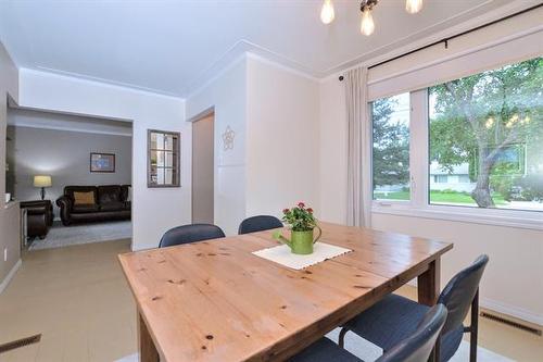 52 Vanscoy Rd, Winnipeg, MB - Indoor Photo Showing Dining Room