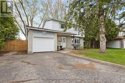 346 NAGEL AVENUE Ottawa, ON K1E 1R6
