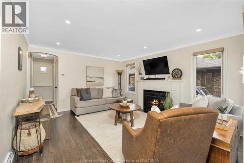 289 Ford Boulevard, Windsor, ON - Indoor Photo Showing Living Room With Fireplace