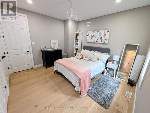 183 Ambrous Crescent, Guelph, ON - Indoor Photo Showing Bedroom