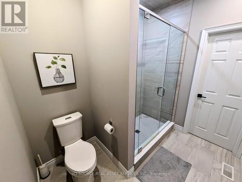 183 Ambrous Crescent, Guelph, ON - Indoor Photo Showing Bathroom