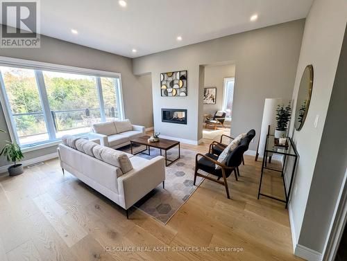 183 Ambrous Crescent, Guelph, ON - Indoor Photo Showing Living Room