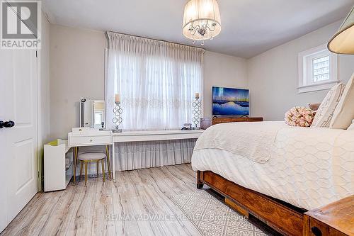 33 Castlefield Avenue, Toronto, ON - Indoor Photo Showing Bedroom