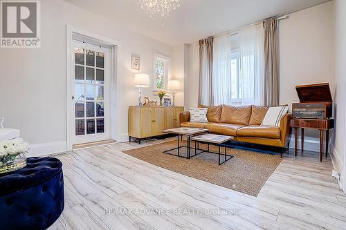 33 Castlefield Avenue, Toronto, ON - Indoor Photo Showing Living Room