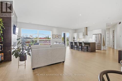 Expansive living space - 207 - 1705 Fiddlehead Place, London North (North R), ON - Indoor