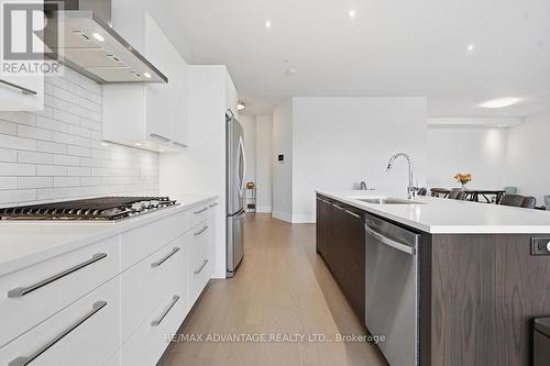 207 - 1705 Fiddlehead Place, London North (North R), ON - Indoor Photo Showing Kitchen With Upgraded Kitchen