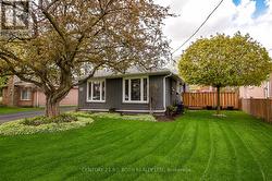 128 CHERRYWOOD DRIVE Newmarket, ON L3Y 2X7