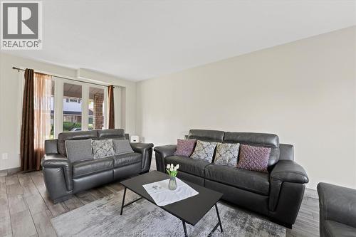 8020 Molnar, Windsor, ON - Indoor Photo Showing Living Room