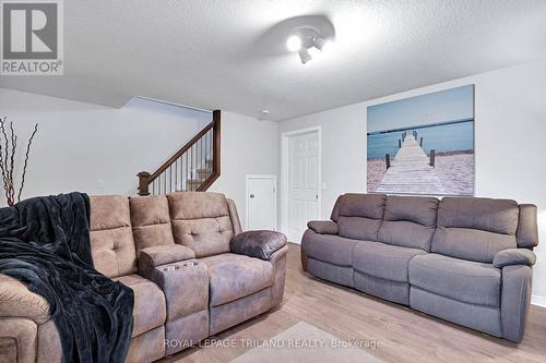 Family Room - 41 - 2145 North Routledge Park, London North (North E), ON - Indoor Photo Showing Living Room