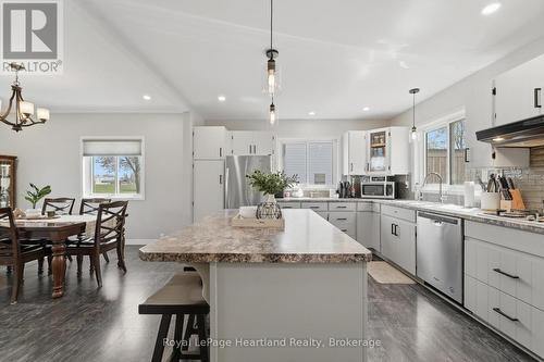 128 Eldon Street, Goderich (Goderich (Town)), ON - Indoor Photo Showing Kitchen With Upgraded Kitchen