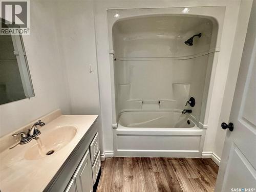 21 James Avenue, Yorkton, SK - Indoor Photo Showing Bathroom