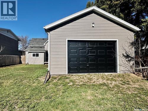 21 James Avenue, Yorkton, SK - Outdoor