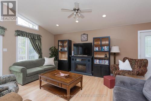 1055E Argo Run, Mattawan, ON - Indoor Photo Showing Living Room With Fireplace