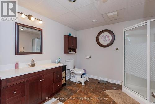 1055E Argo Run, Mattawan, ON - Indoor Photo Showing Bathroom