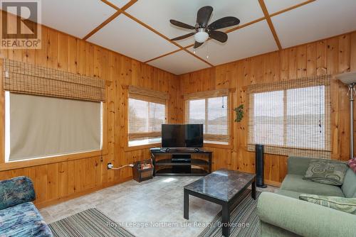 1055E Argo Run, Mattawan, ON - Indoor Photo Showing Living Room