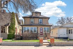 1037 Chestnut AVENUE Moose Jaw, SK S6H 1A5