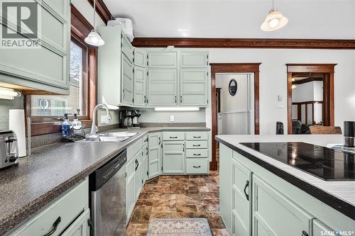 1037 Chestnut Avenue, Moose Jaw, SK - Indoor Photo Showing Kitchen