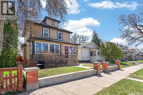 1037 Chestnut Avenue, Moose Jaw, SK - Outdoor With Facade