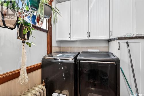 1037 Chestnut Avenue, Moose Jaw, SK - Indoor Photo Showing Laundry Room