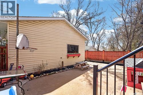 1037 Chestnut Avenue, Moose Jaw, SK - Outdoor