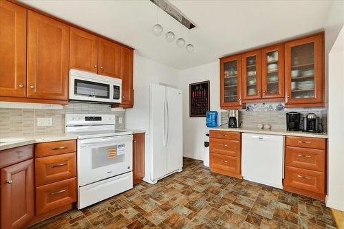 276 Whytewold Road, Winnipeg, MB - Indoor Photo Showing Kitchen
