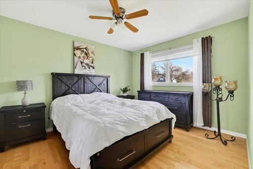 276 Whytewold Road, Winnipeg, MB - Indoor Photo Showing Bedroom