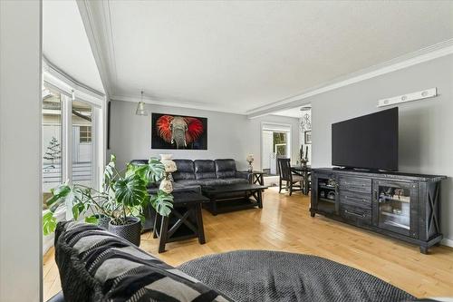276 Whytewold Road, Winnipeg, MB - Indoor Photo Showing Living Room