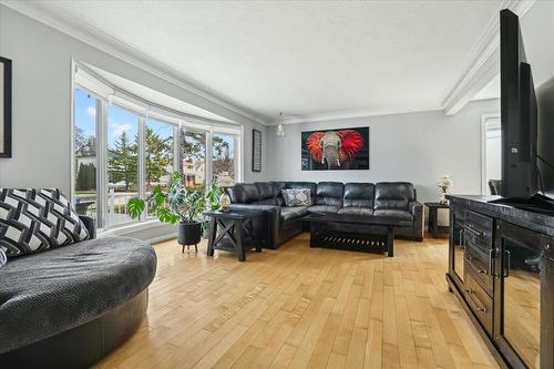 276 Whytewold Road, Winnipeg, MB - Indoor Photo Showing Living Room