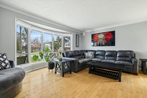 276 Whytewold Road, Winnipeg, MB - Indoor Photo Showing Living Room