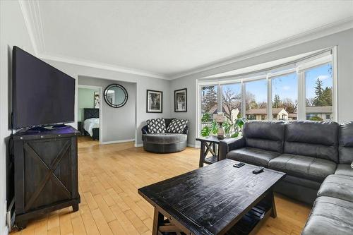 276 Whytewold Road, Winnipeg, MB - Indoor Photo Showing Living Room