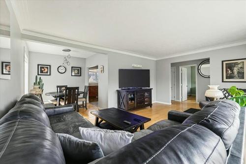 276 Whytewold Road, Winnipeg, MB - Indoor Photo Showing Living Room