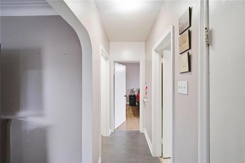 900 Bond Street, Winnipeg, MB - Indoor Photo Showing Other Room