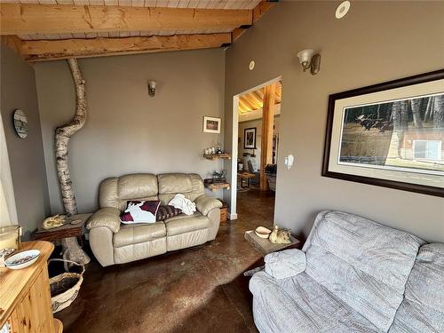 10 Harrison Bay, Sandy Lake, MB - Indoor Photo Showing Living Room