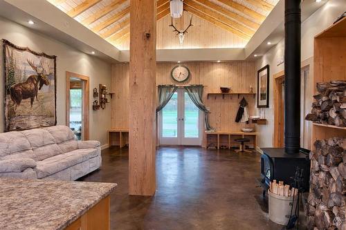 10 Harrison Bay, Sandy Lake, MB - Indoor