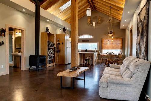10 Harrison Bay, Sandy Lake, MB - Indoor Photo Showing Living Room