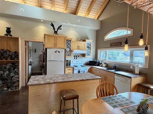 10 Harrison Bay, Sandy Lake, MB - Indoor Photo Showing Kitchen