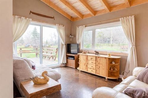 10 Harrison Bay, Sandy Lake, MB - Indoor Photo Showing Living Room