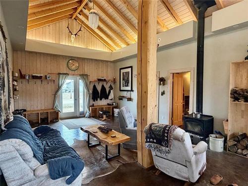 10 Harrison Bay, Sandy Lake, MB - Indoor Photo Showing Living Room