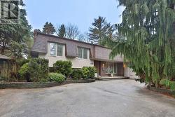 130 TAVISTOCK SQUARE Oakville, ON L6K 2V2