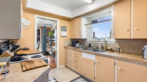 604 Ibbitson Street, Creston, BC - Indoor Photo Showing Kitchen With Double Sink