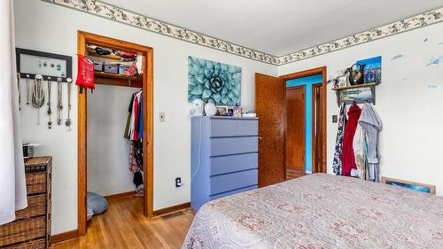 604 Ibbitson Street, Creston, BC - Indoor Photo Showing Bedroom