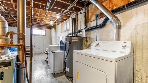 604 Ibbitson Street, Creston, BC - Indoor Photo Showing Laundry Room