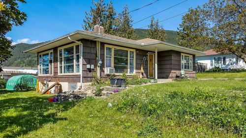 604 Ibbitson Street, Creston, BC - Outdoor