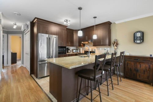 Cuisine - 3-5340 Rue De Leslie, Brossard, QC - Indoor Photo Showing Kitchen With Upgraded Kitchen