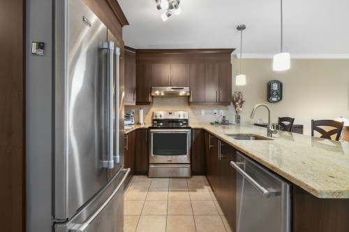 Cuisine - 3-5340 Rue De Leslie, Brossard, QC - Indoor Photo Showing Kitchen With Upgraded Kitchen
