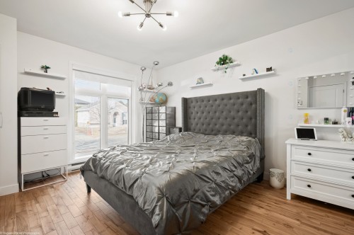 Chambre à coucher principale - 243 32E Avenue, Sainte-Marthe-Sur-Le-Lac, QC - Indoor Photo Showing Bedroom