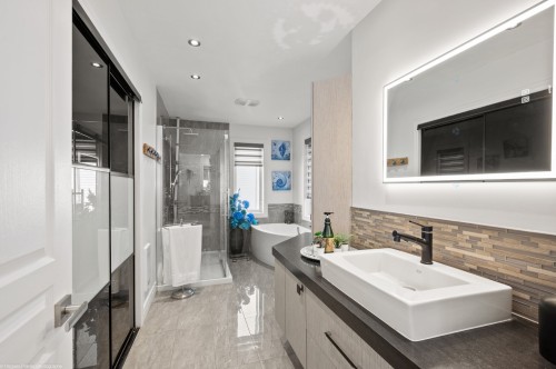 Salle de bains - 243 32E Avenue, Sainte-Marthe-Sur-Le-Lac, QC - Indoor Photo Showing Bathroom