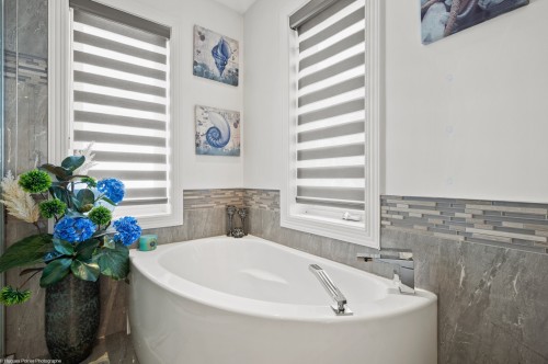 Salle de bains - 243 32E Avenue, Sainte-Marthe-Sur-Le-Lac, QC - Indoor Photo Showing Bathroom