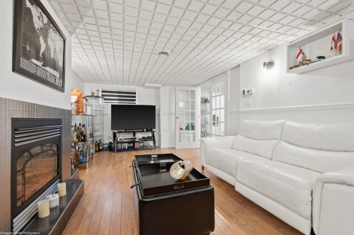 Salle familiale - 243 32E Avenue, Sainte-Marthe-Sur-Le-Lac, QC - Indoor Photo Showing Living Room With Fireplace