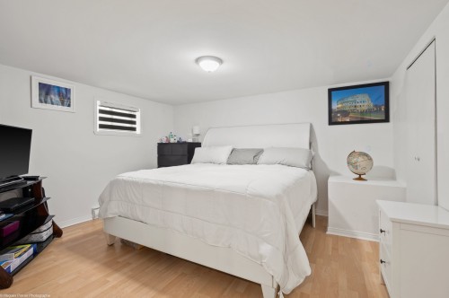 Chambre à coucher - 243 32E Avenue, Sainte-Marthe-Sur-Le-Lac, QC - Indoor Photo Showing Bedroom
